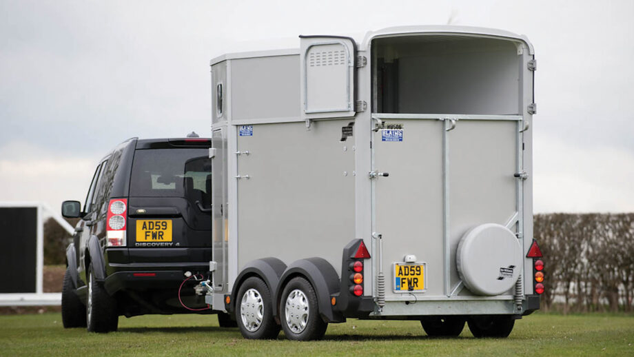 Land Rover Discovery towing a horse trailer