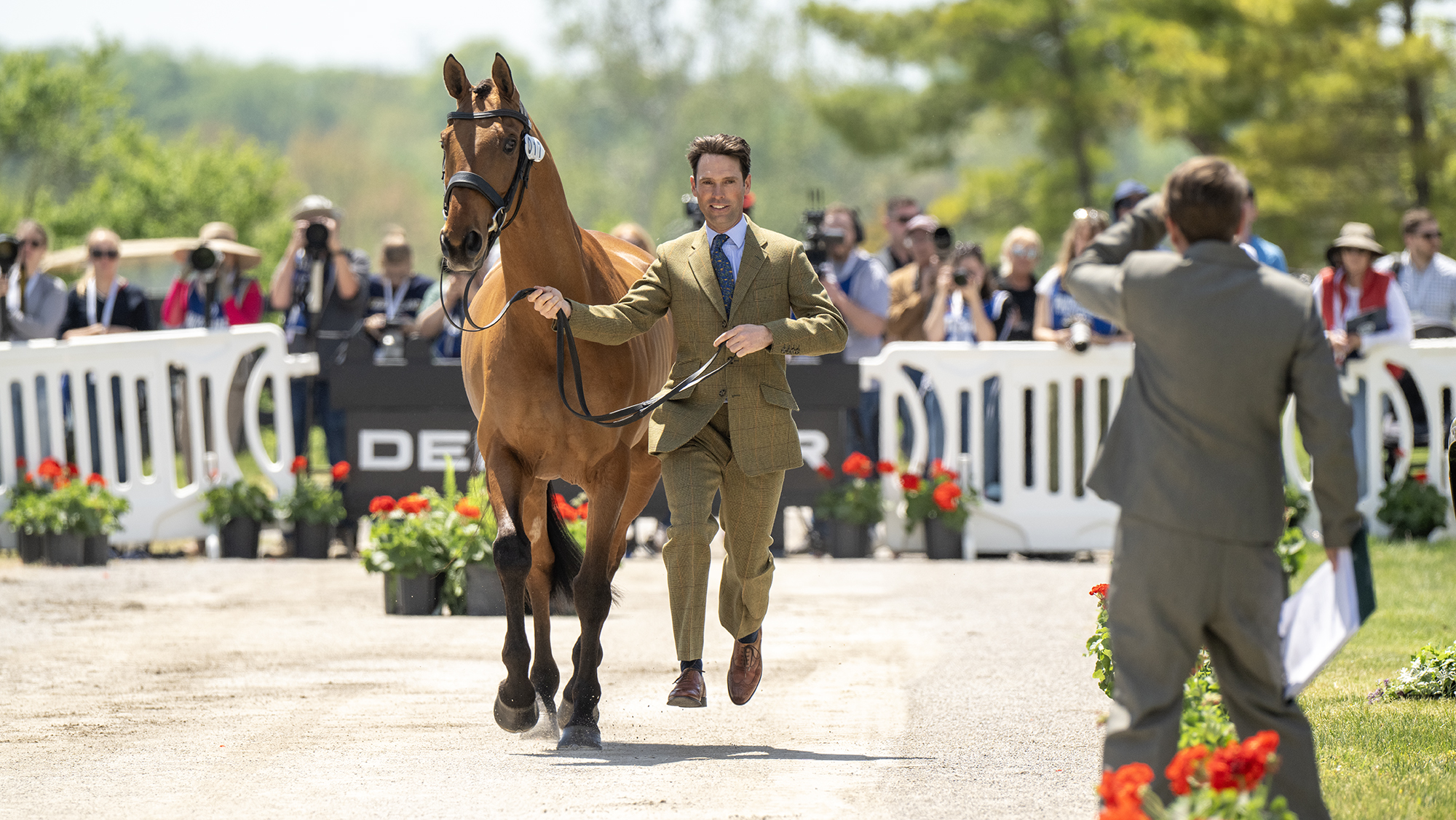 British stars, a few bucks and sunshine: update from the Kentucky five-star first trot-up