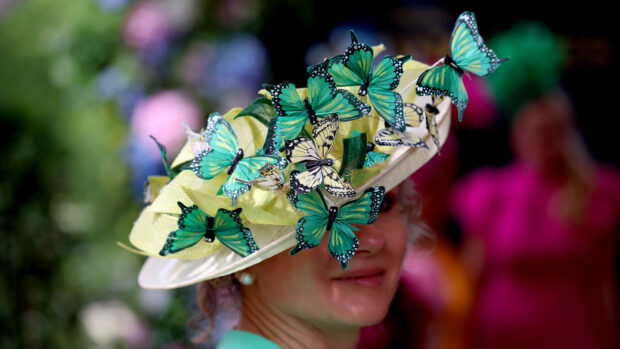 Lady wearing large hat for Royal Ascot