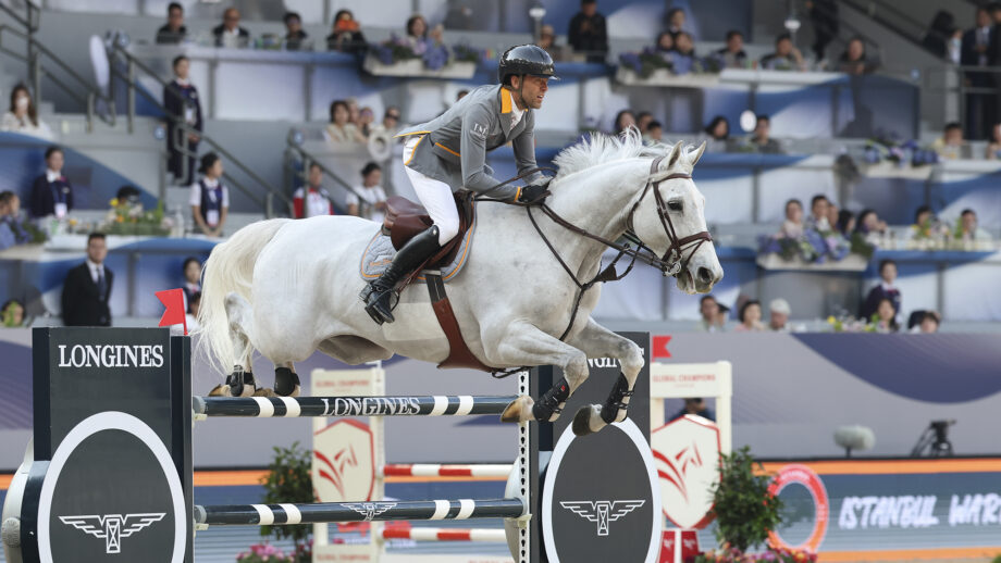 Simon Delestre jumping grey Gatsby in a GCT competition