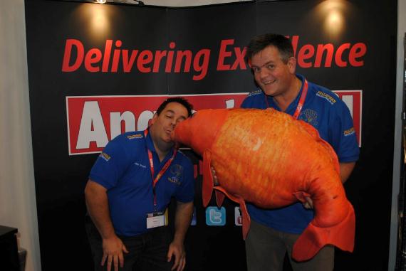 Jez (l) and Simon Pomeroy meet 'Koi'
