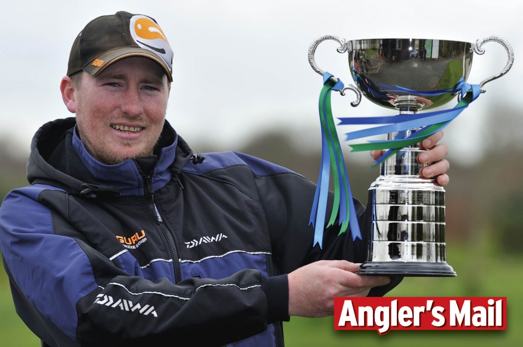 Andy Bennett has lifted the 2013-2014 Angler's Mail Matchman of the Year title and also banked £5,000 from Preston Innovations.