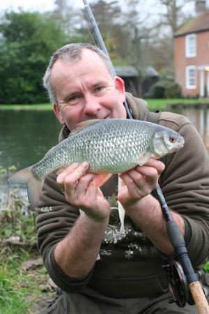 Duncan Charman shares top tips for river roach fishing in this article.