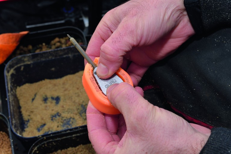 How to use a Method feeder