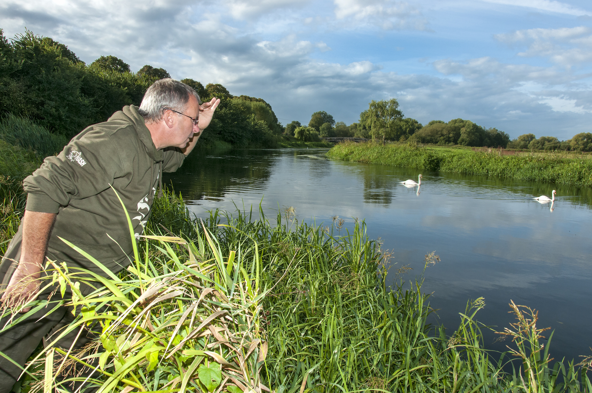 Hampshire Avon barbel record smashed by 19 lb 11 oz stunner