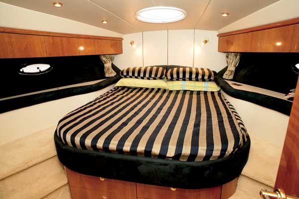 Sunseeker Camargue 44 | Reviews | Motor Boats Monthly |