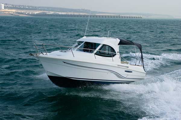 Beneteau Antares 7 | Boat reviews | Motor Boats Monthly |