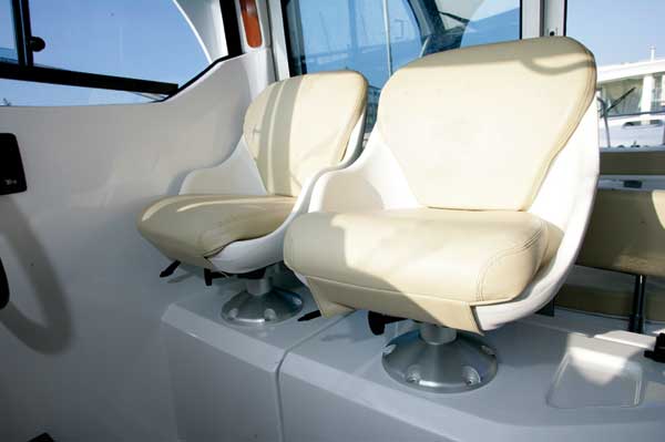 Beneteau Antares 7 | Boat reviews | Motor Boats Monthly |