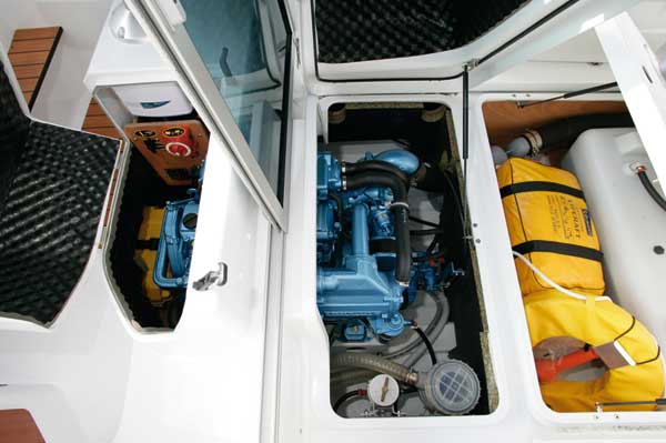 Beneteau Antares 7 | Boat reviews | Motor Boats Monthly |
