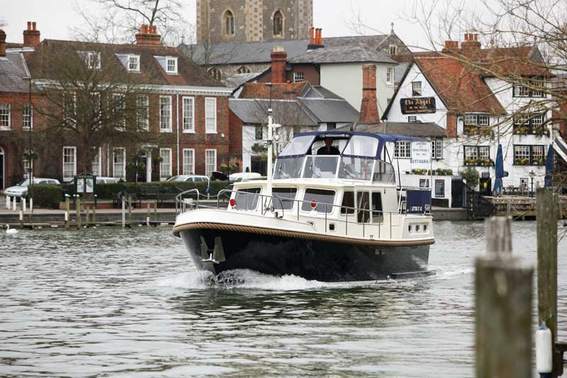 Jetten 27AC exterior | Motorboat test gallery | Motor Boats Monthly |