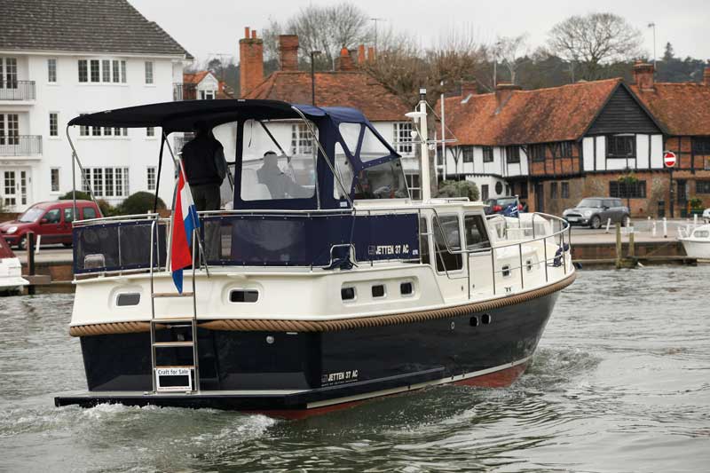 Jetten 27AC exterior | Jetten 37AC | Motorboat test gallery | Motor Boats Monthly |