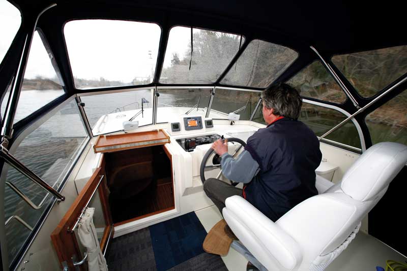 Cockpit | Jetten 37AC | Motorboat test gallery | Motor Boats Monthly |