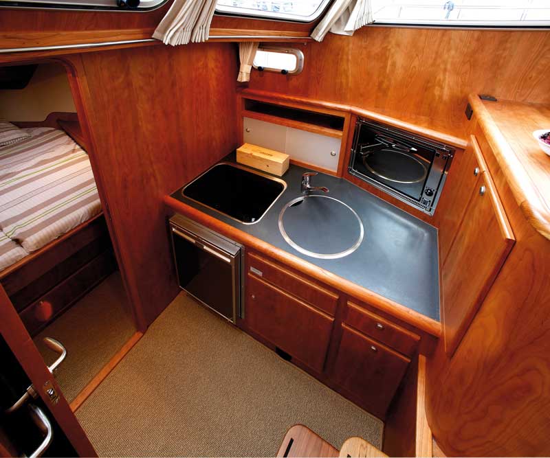 Galley | Jetten 37AC | Motorboat test gallery | Motor Boats Monthly |