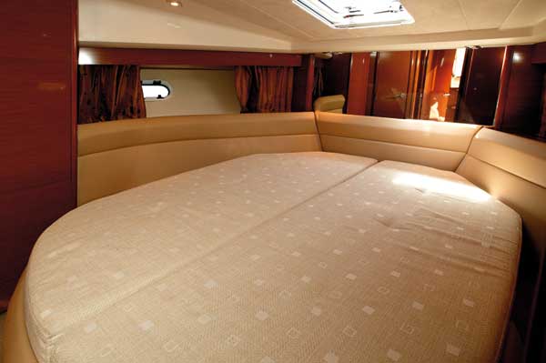 Jeanneau Prestige 38S | Reviews | Motor Boats Monthly |