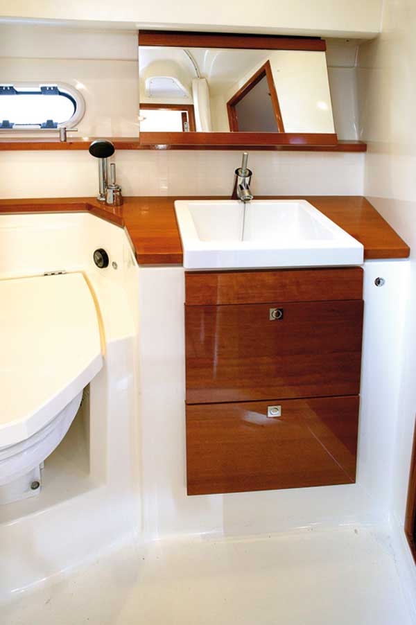 Jeanneau Prestige 38S | Reviews | Motor Boats Monthly |