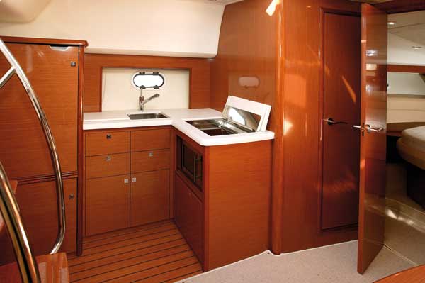 Jeanneau Prestige 38S | Reviews | Motor Boats Monthly |