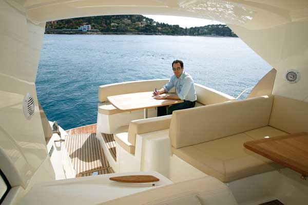 Jeanneau Prestige 38S | Reviews | Motor Boats Monthly |