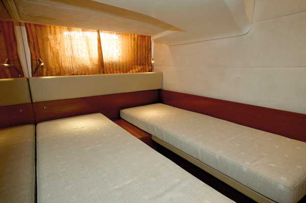 Jeanneau Prestige 38S | Reviews | Motor Boats Monthly |