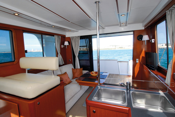 Beneteau Swift Trawler 34 | Saloon