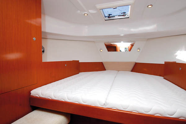 Beneteau Swift Trawler 34 | Master Cabin