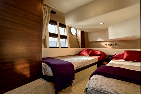 Azimut 40S | Guest Cabin