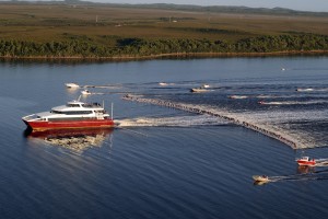 Waterskiers tow world record