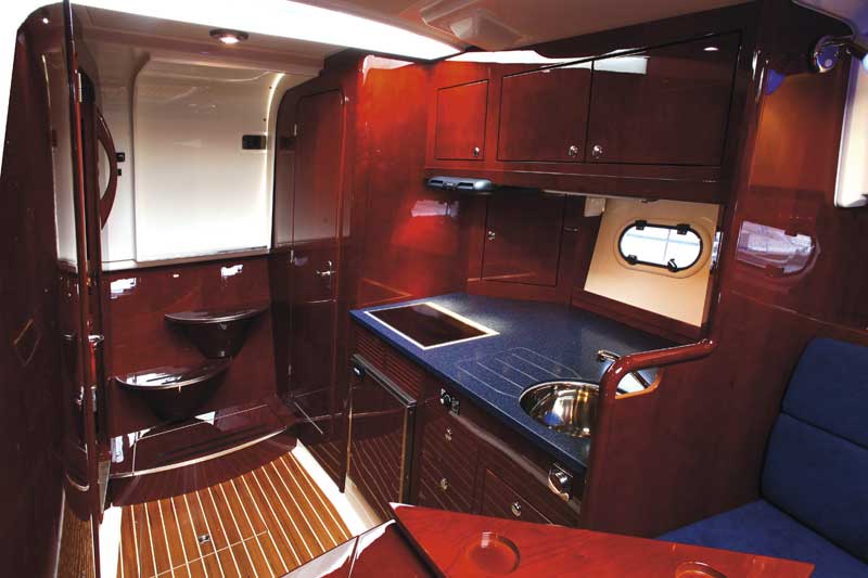 Aquador 33 HT | Boat test gallery | Motor Boats Monthly