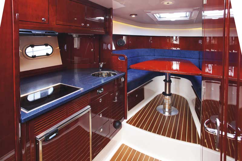 Aquador 33 HT | Boat test gallery | Motor Boats Monthly