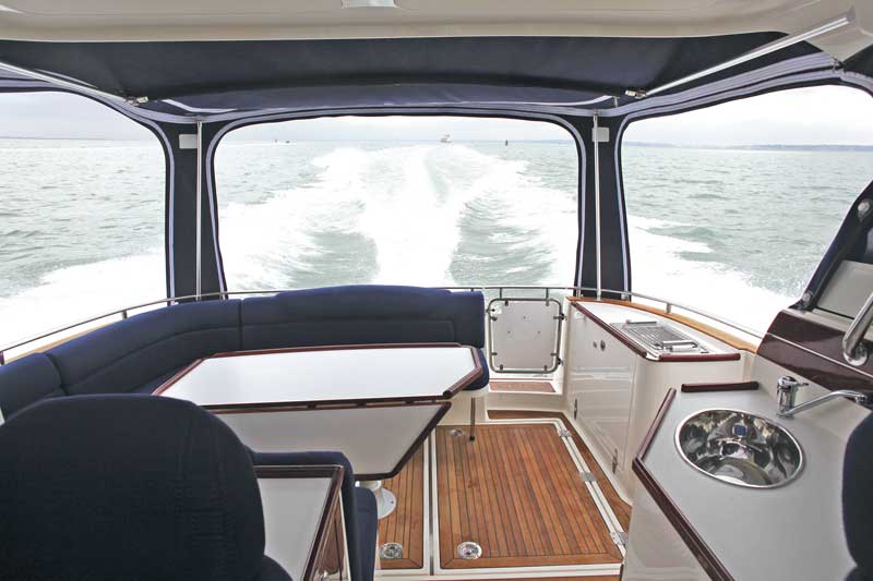 Aquador 33 HT | Boat test gallery | Motor Boats Monthly