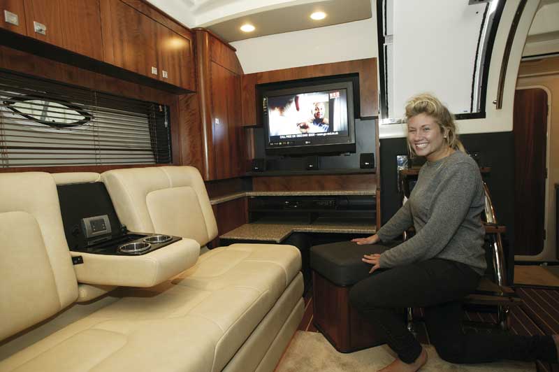 Monterey 415 SY | Boat reviews | Pictures | Motor Boats Monthly |