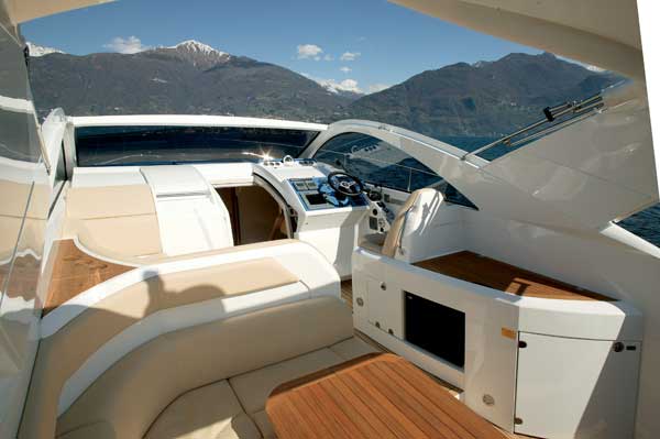 Fairline Targa 38 cockpit | Reviews | Motor Boats Monthly |