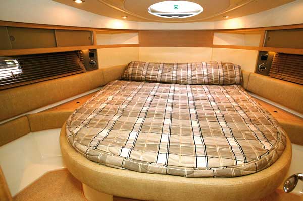 Fairline Targa 38 master cabin | Reviews | Motor Boats Monthly |