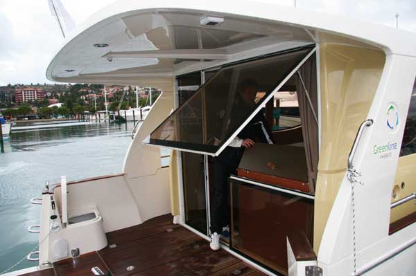 Patio doors | Greenline 33 | Reviews | Motor Boats Monthly |