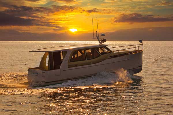 Greenline 33 | Reviews | Motor Boats Monthly |