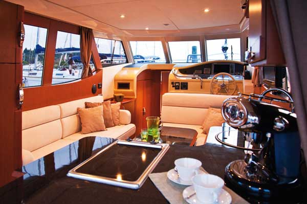 Greenline 33 saloon | Reviews | Motor Boats Monthly |