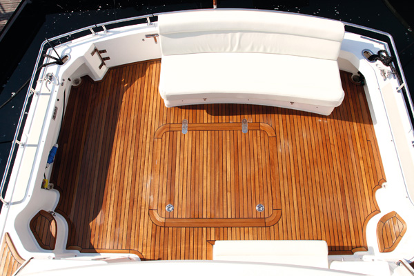 Grand Banks 46 Eastbay SX | Cockpit