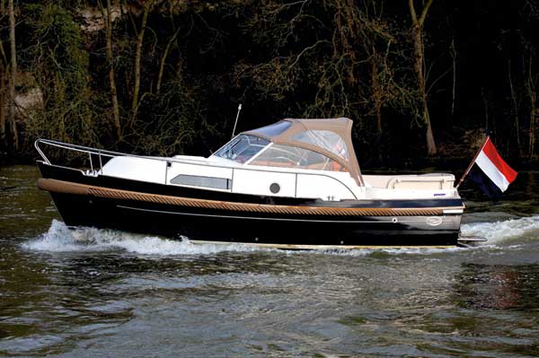 Intercruiser 28 | Reviews | Motor Boats Monthly |