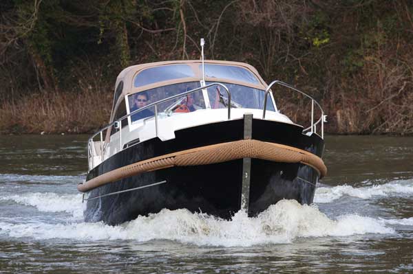 Intercruiser 28 | Reviews | Motor Boats Monthly |