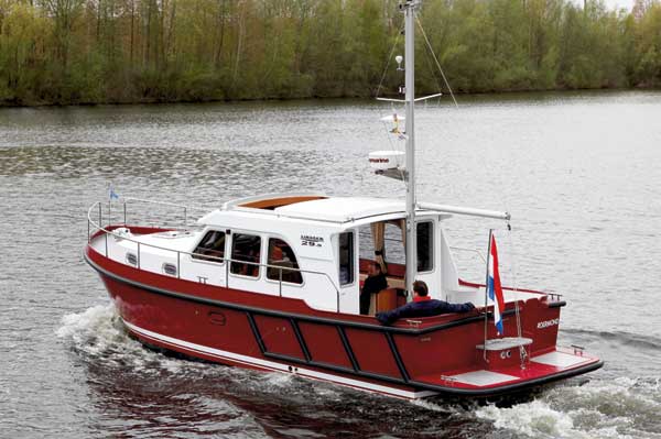 Linssen 29.9 Sedan Nordic | Reviews | Motor Boats Monthly |