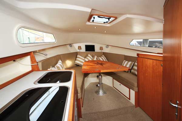 Intercruiser 28 | Reviews | Motor Boats Monthly |