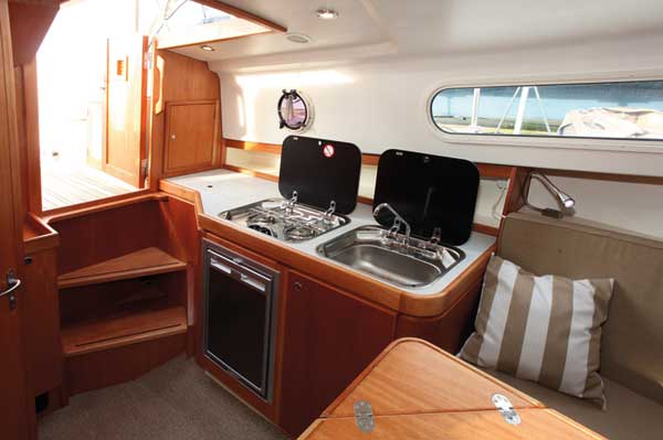 Intercruiser 28 | Reviews | Motor Boats Monthly |