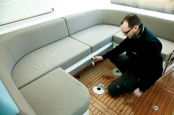 Sealine S38 | Reviews | Motor Boats Monthly |