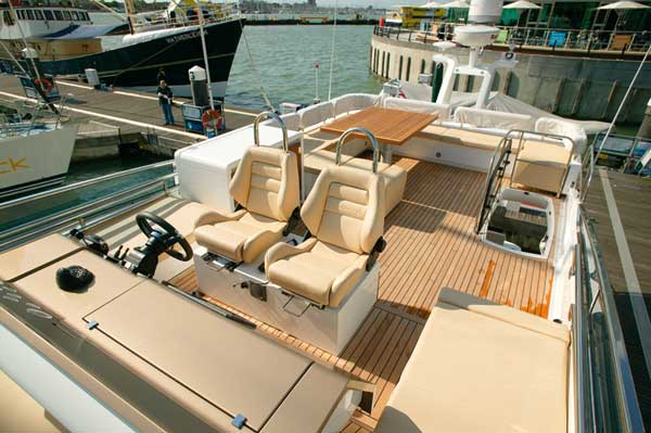 Fairline Squadron 55 | Reviews | Motor Boats Monthly |
