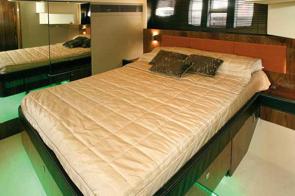 Fairline Squadron 55 | Reviews | Motor Boats Monthly |