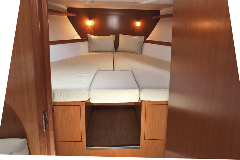 Bavaria-38-Sport-V-berth.jpg