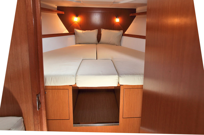 Bavaria Sport 38 | Reviews| Motor Boats Monthly