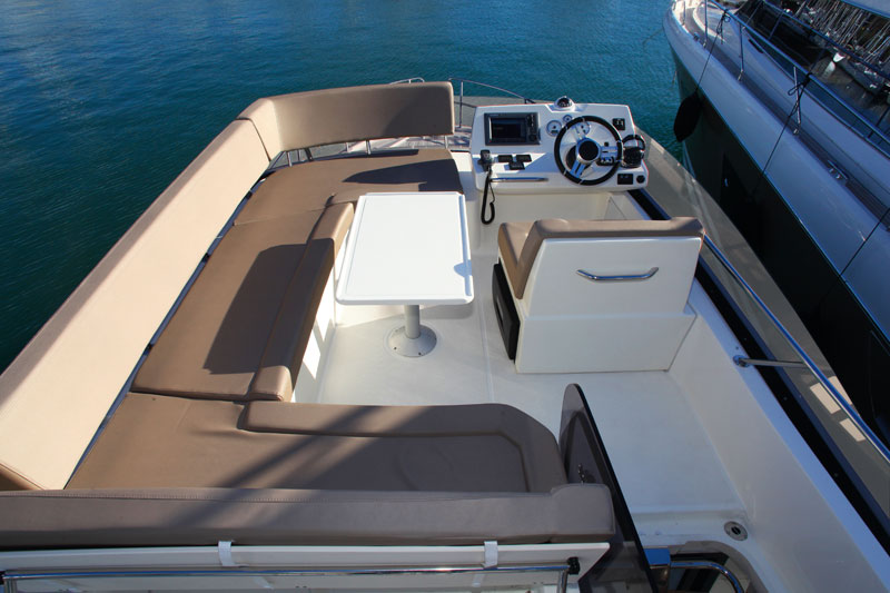 Jeanneau Prestige 350 | Motor Boats Monthly