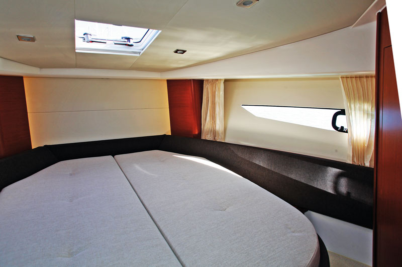 Jeanneau Prestige 350 | Motor Boats Monthly