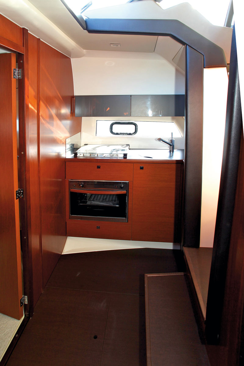 Jeanneau Prestige 350 | Motor Boats Monthly