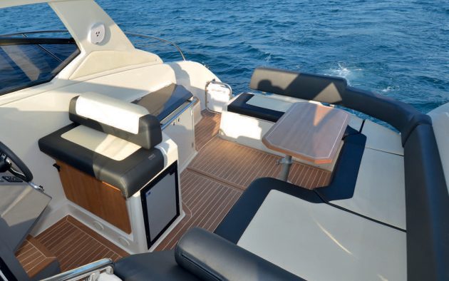 Azimut-Atlantis-34-review-cockpit-credit-Nick-Burnham
